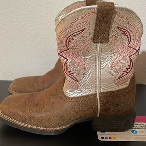 Ariat little girls size 3Y boots